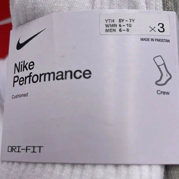 Nike Everyday Cushioned Training Crew Socks (3 Pairs)
Size M - m6-8; w6-10; - Picture 13 of 16